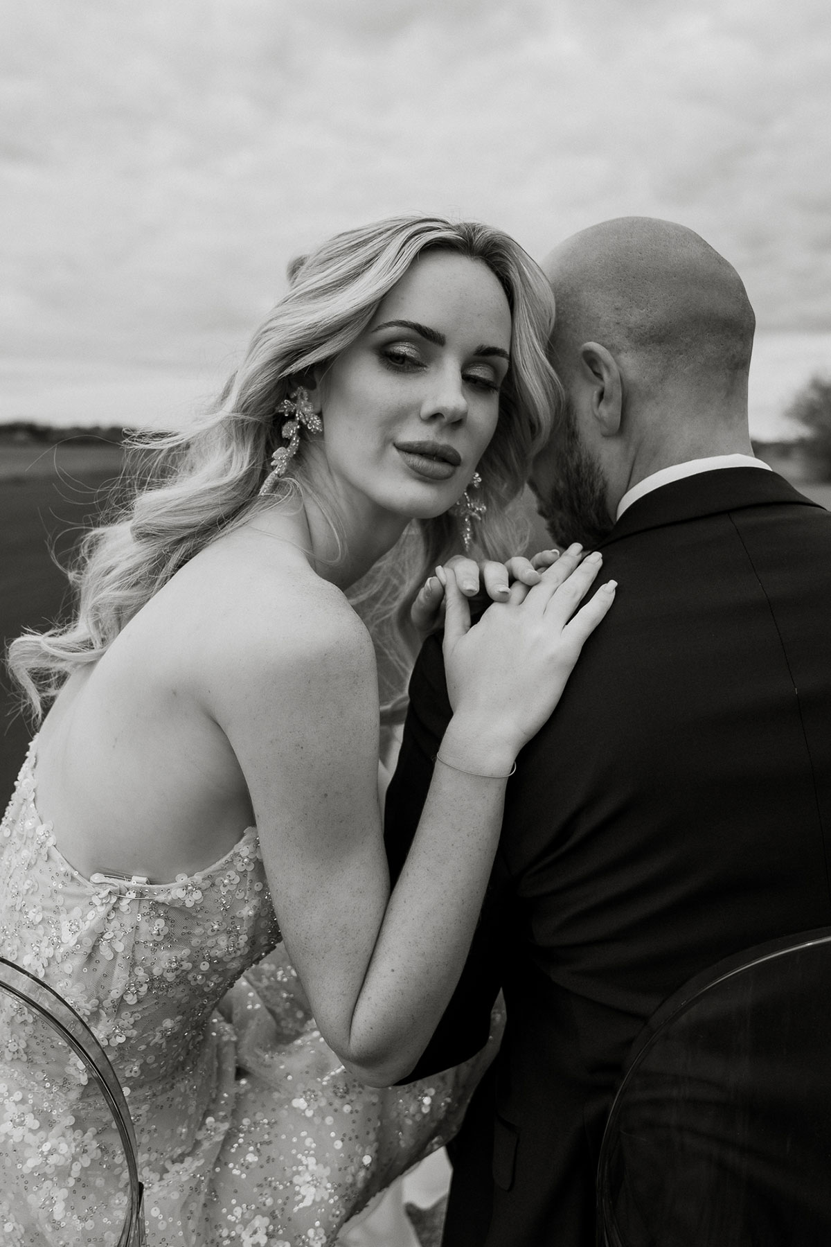 Natürliches Braut Make-up und Hair Styling in ruhiger Eleganz – zeitloser Look für exklusive Hochzeiten.