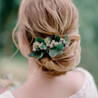 Lauras #Brautfrisur mit #echtenblumen 
⠀⠀⠀⠀⠀⠀⠀⠀⠀
Foto @schneeglueckchen_fotografie 
Location @restaurant_schillers  #frühlingsbraut #blumenimhaar #echteblüten #echteblumenimhaar #brautfrisurmitblumen #hochzeitsfrisurmitblumen #lockerehochsteckfrisur #natürlichebrautfrisur #sommerbraut #natürlichehochsteckfrisur #bridetobe2022 #instabride #instabrides #blondeupdo #naturalupdo #bridalupdo #love #bride #brautstylist #brautstylistin #makeupartist #friedbergbayern